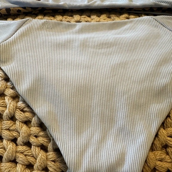 Boys + Arrows Bikini Set in Airborne Size M - Picture 10 of 13